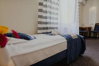 Отель Hotel Restauracja Kardamon Zbylitowska Góra Просторный двухместный номер с 2 отдельными кроватями-1